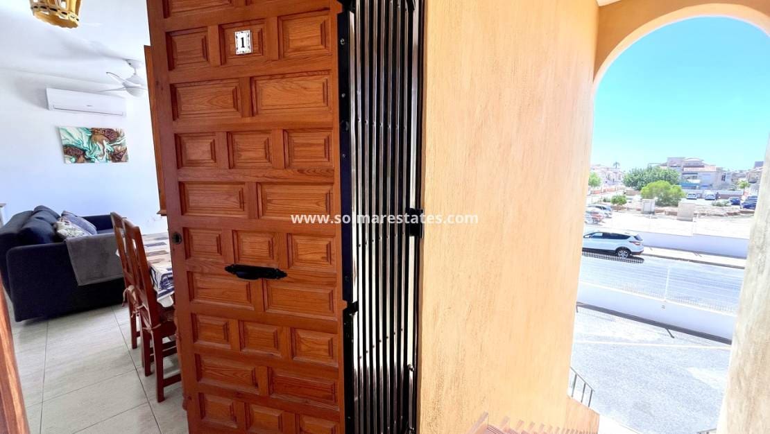 2 Zimmer Apartment zu verkaufen in Playa Flamenca - 119.000 € (Ref: 9205643)