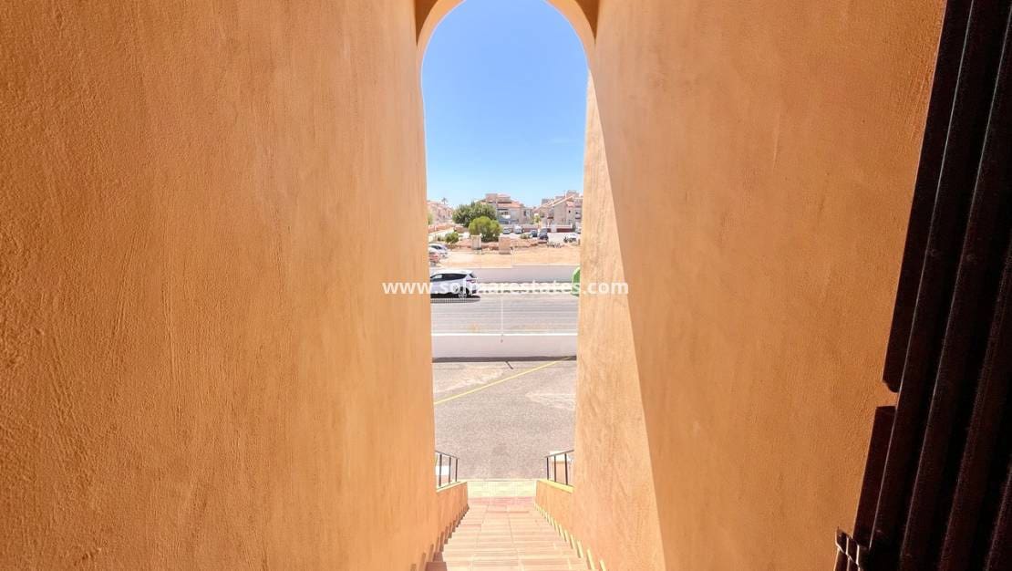 2 Zimmer Apartment zu verkaufen in Playa Flamenca - 119.000 € (Ref: 9205643)