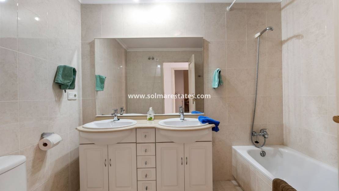 3 quarto Casa em Banda para venda em Playa Flamenca com piscina - 339 000 € (Ref: 9207356)