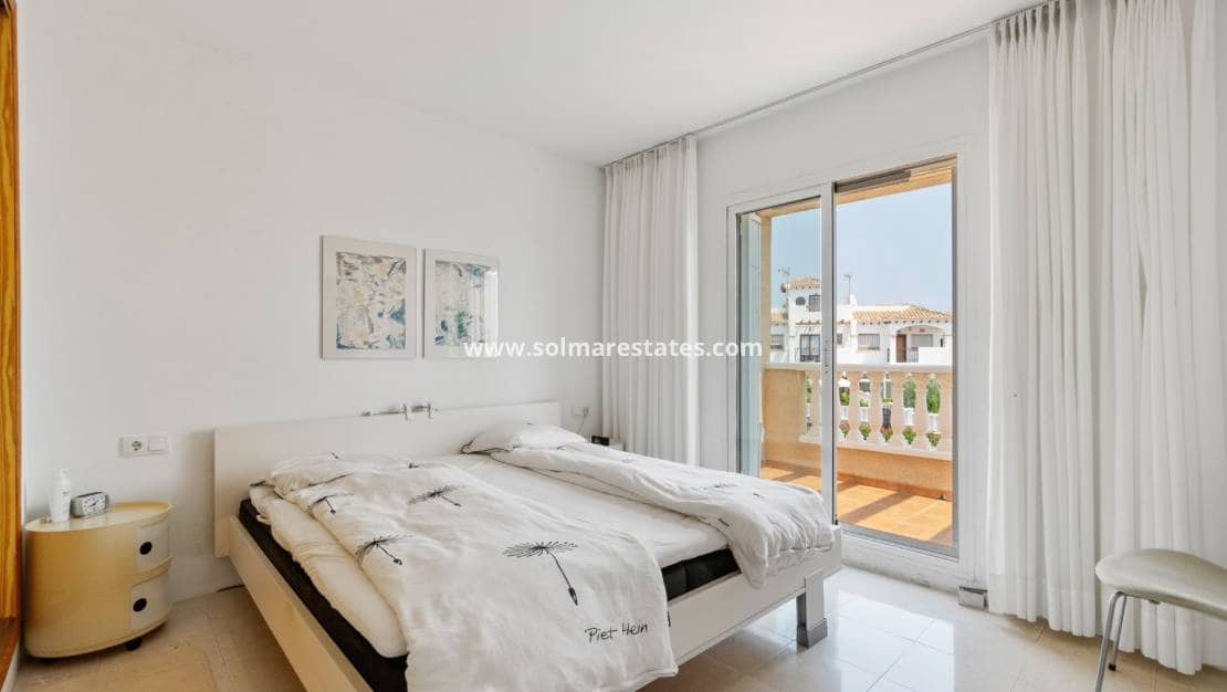 3 quarto Casa em Banda para venda em Playa Flamenca com piscina - 339 000 € (Ref: 9207356)