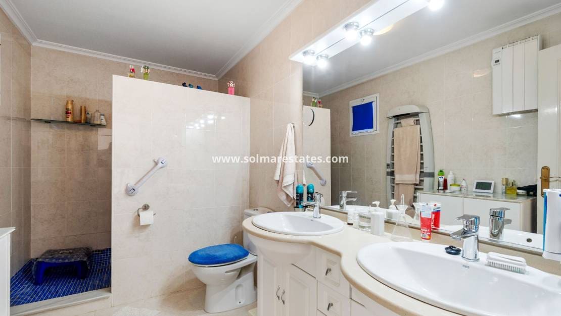 3 quarto Casa em Banda para venda em Playa Flamenca com piscina - 339 000 € (Ref: 9207356)