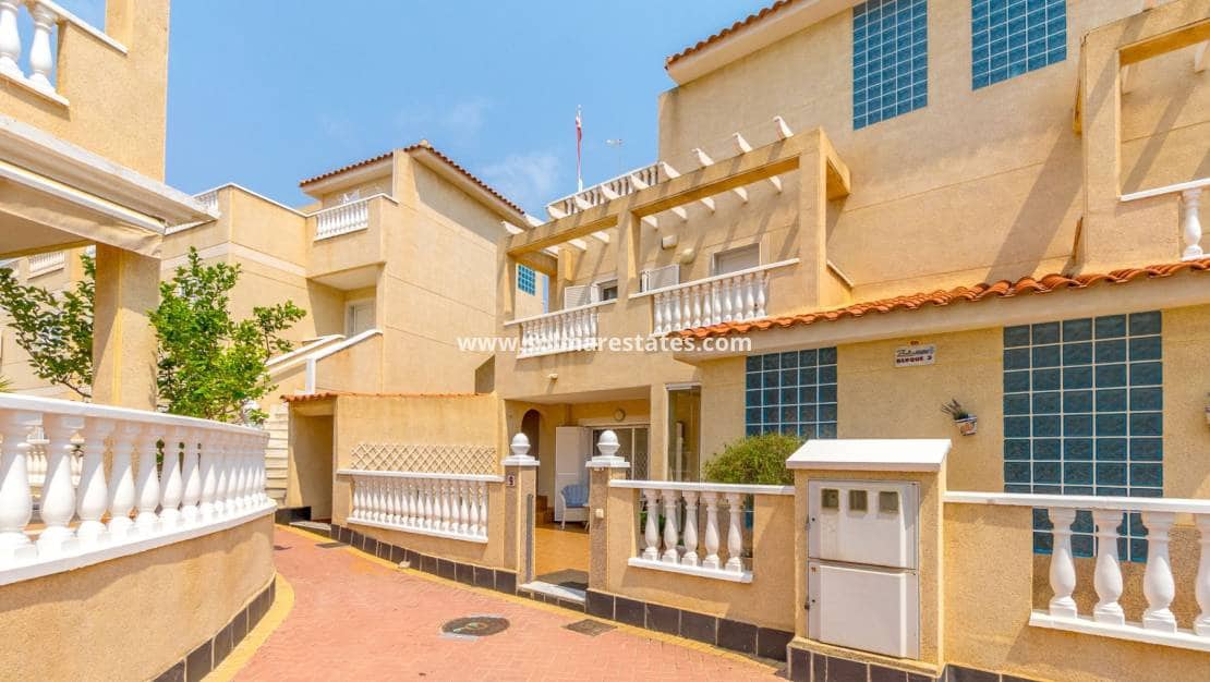3 quarto Casa em Banda para venda em Playa Flamenca com piscina - 339 000 € (Ref: 9207356)