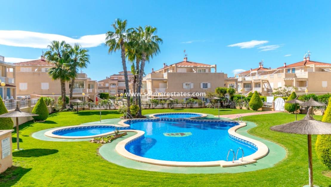 3 quarto Casa em Banda para venda em Playa Flamenca com piscina - 339 000 € (Ref: 9207356)