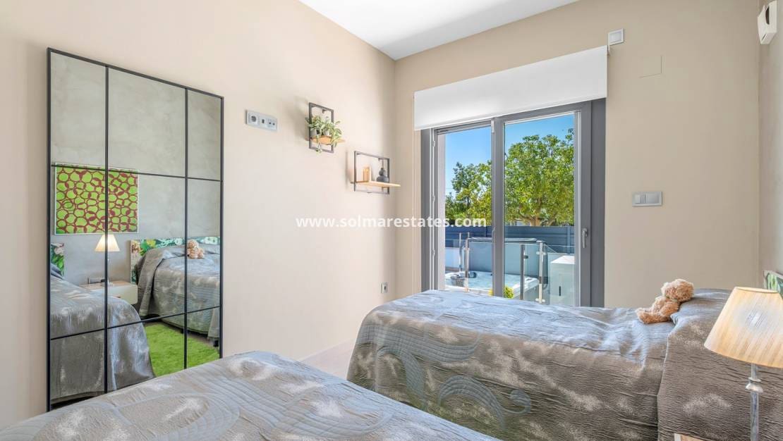 3 soverom Hus til salgs i Formentera del Segura med svømmebasseng - € 339 000 (Ref: 9207359)