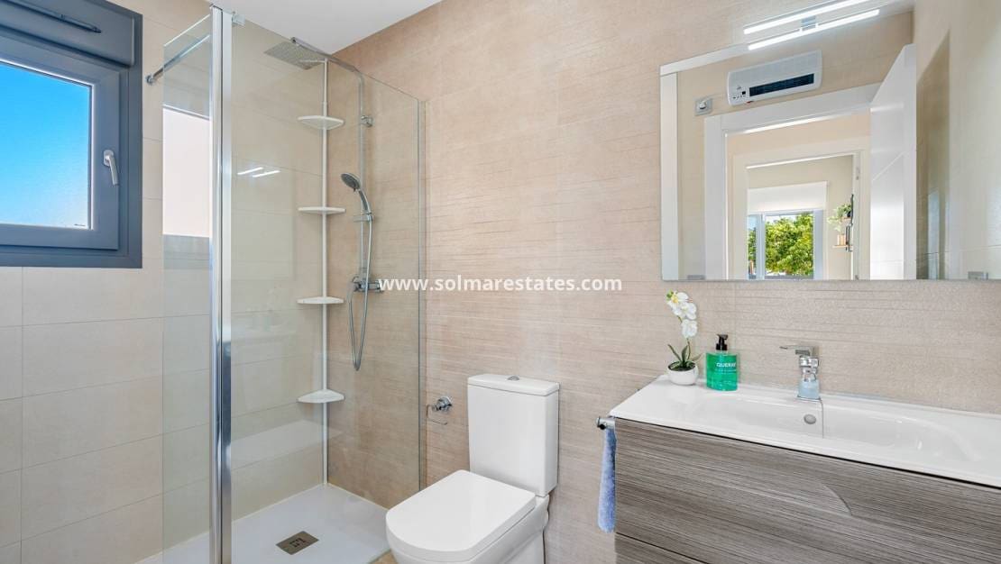 3 soverom Hus til salgs i Formentera del Segura med svømmebasseng - € 339 000 (Ref: 9207359)