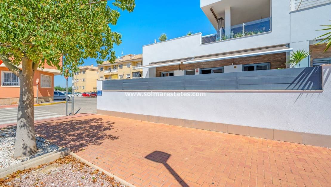 3 soverom Hus til salgs i Formentera del Segura med svømmebasseng - € 339 000 (Ref: 9207359)