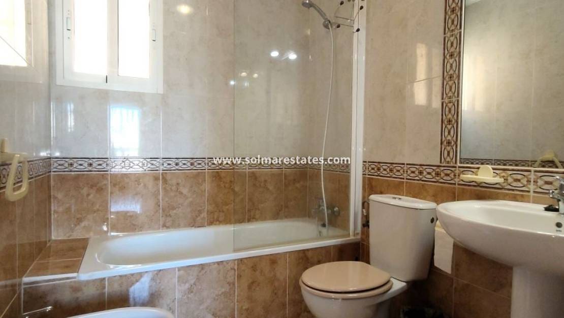 3 soverom Hus til salgs i Cabo Roig med svømmebasseng - € 234 900 (Ref: 9207363)