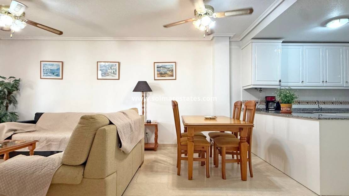 2 Zimmer Apartment zu verkaufen in Villamartin mit Pool - 199.000 € (Ref: 9208679)