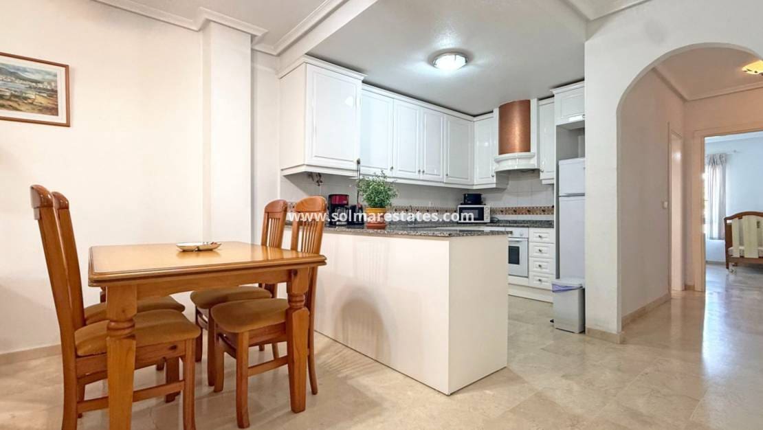 2 Zimmer Apartment zu verkaufen in Villamartin mit Pool - 199.000 € (Ref: 9208679)