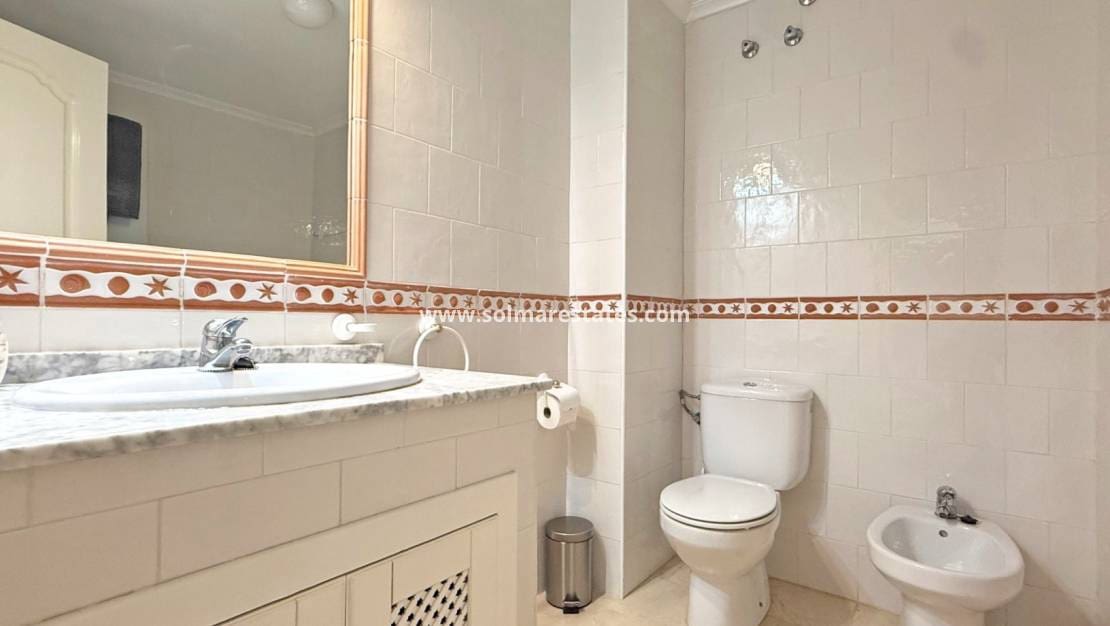 2 Zimmer Apartment zu verkaufen in Villamartin mit Pool - 199.000 € (Ref: 9208679)