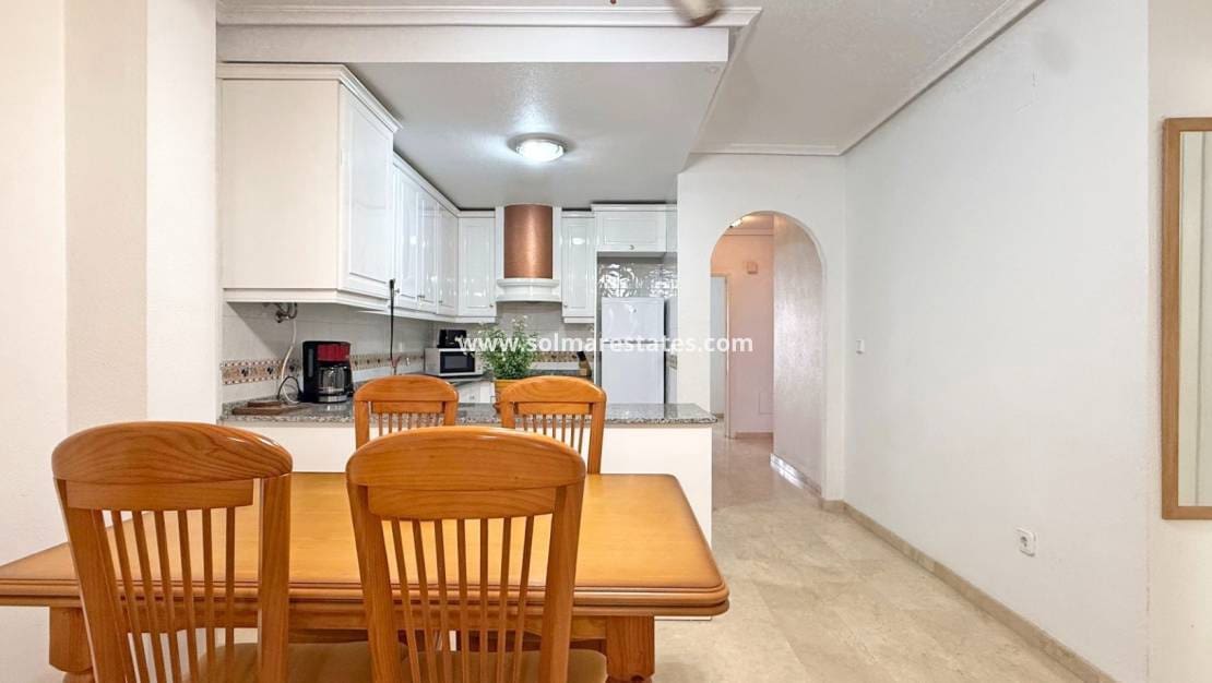 2 Zimmer Apartment zu verkaufen in Villamartin mit Pool - 199.000 € (Ref: 9208679)