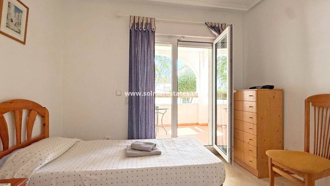 2 Zimmer Apartment zu verkaufen in Villamartin mit Pool - 199.000 € (Ref: 9208679)