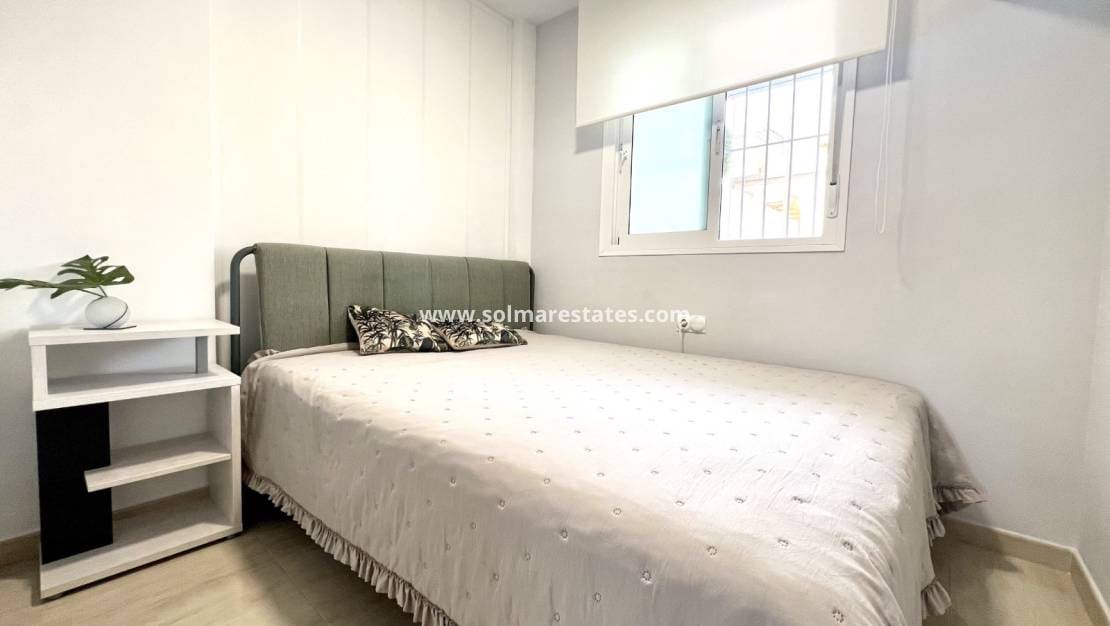 2 quarto Apartamento para venda em Villamartin com piscina - 215 000 € (Ref: 9216849)