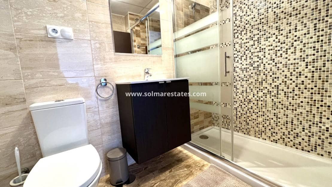 2 quarto Apartamento para venda em Villamartin com piscina - 215 000 € (Ref: 9216849)