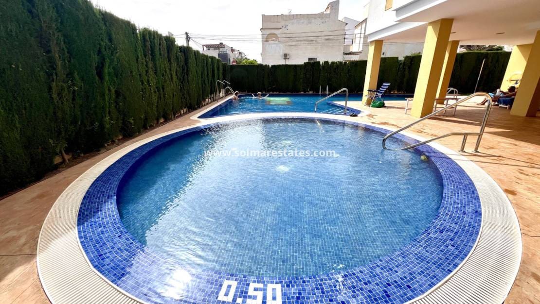 2 quarto Apartamento para venda em Villamartin com piscina - 215 000 € (Ref: 9216849)