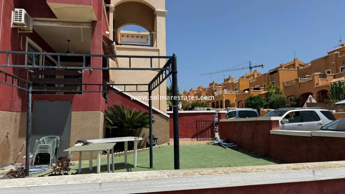 2 soveværelse Lejlighed til salg i Los Altos med swimmingpool - € 139.000 (Ref: 9219159)