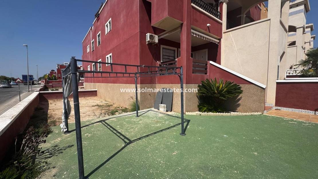 2 soveværelse Lejlighed til salg i Los Altos med swimmingpool - € 139.000 (Ref: 9219159)