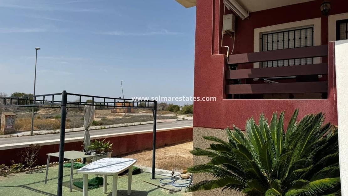 2 soveværelse Lejlighed til salg i Los Altos med swimmingpool - € 139.000 (Ref: 9219159)