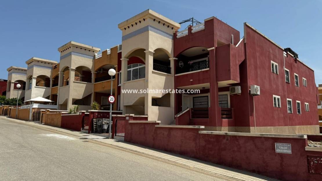 2 soveværelse Lejlighed til salg i Los Altos med swimmingpool - € 139.000 (Ref: 9219159)