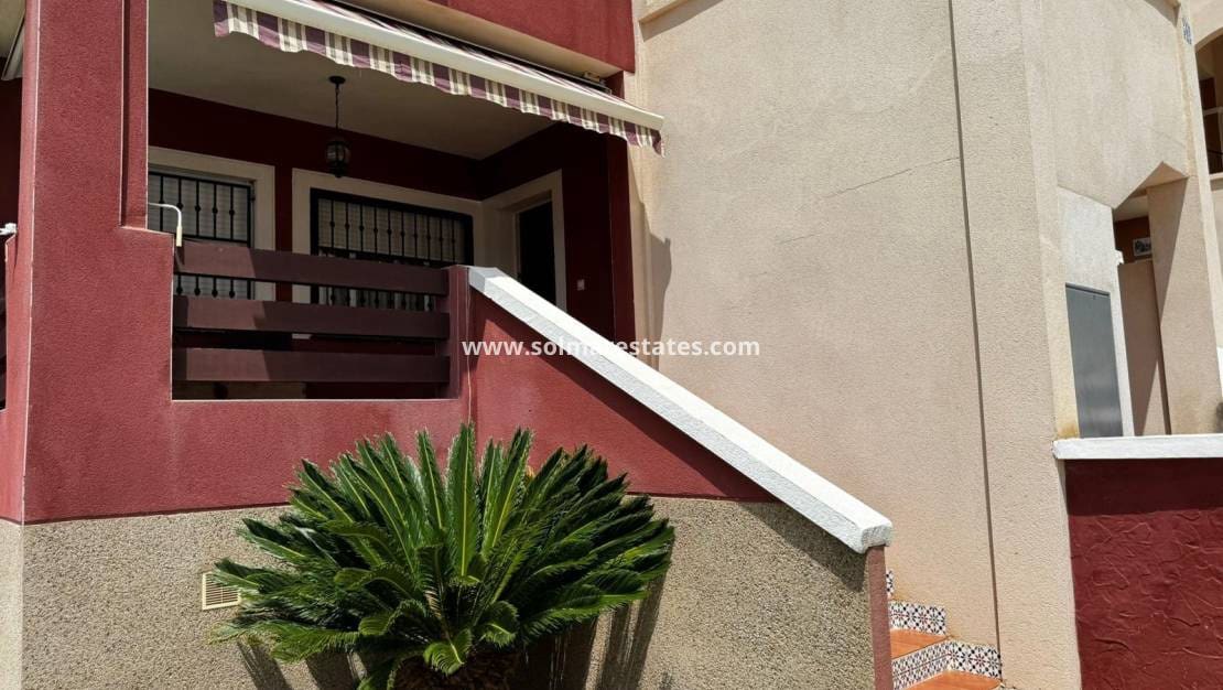 2 soveværelse Lejlighed til salg i Los Altos med swimmingpool - € 139.000 (Ref: 9219159)