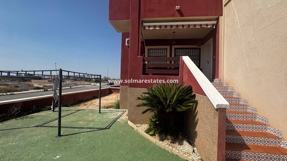 2 soveværelse Lejlighed til salg i Los Altos med swimmingpool - € 139.000 (Ref: 9219159)