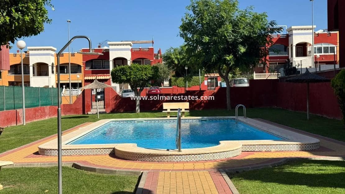 2 soveværelse Lejlighed til salg i Los Altos med swimmingpool - € 139.000 (Ref: 9219159)