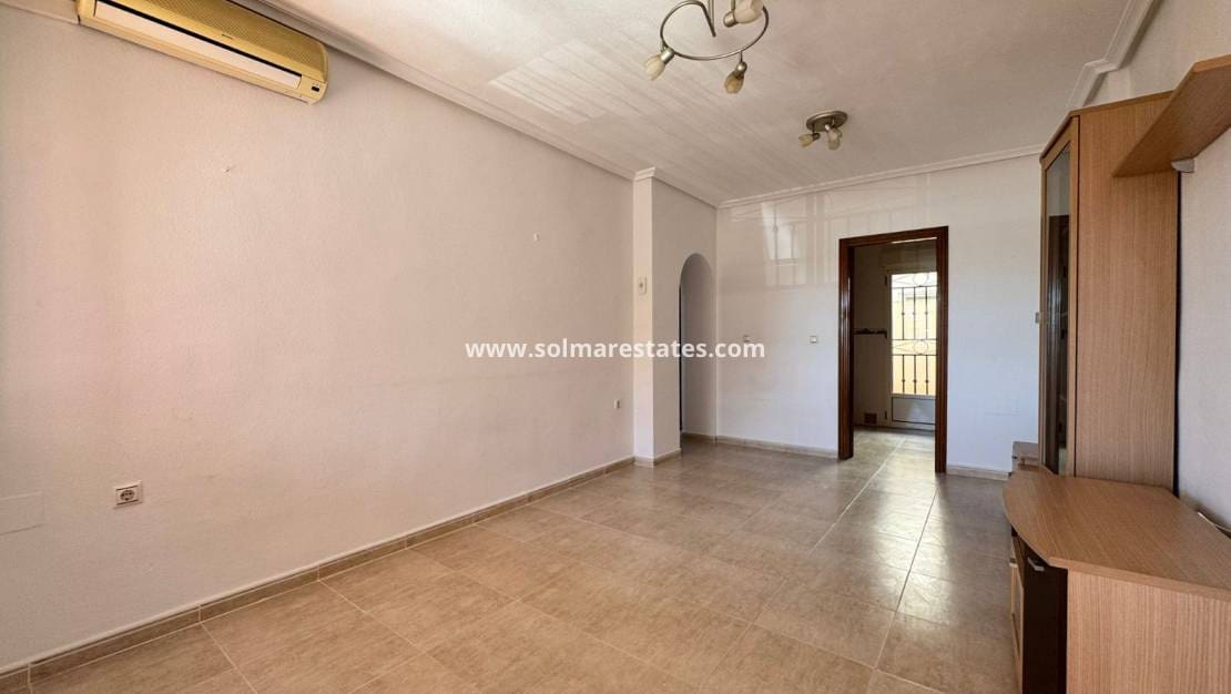 2 soveværelse Lejlighed til salg i Los Altos med swimmingpool - € 139.000 (Ref: 9219159)