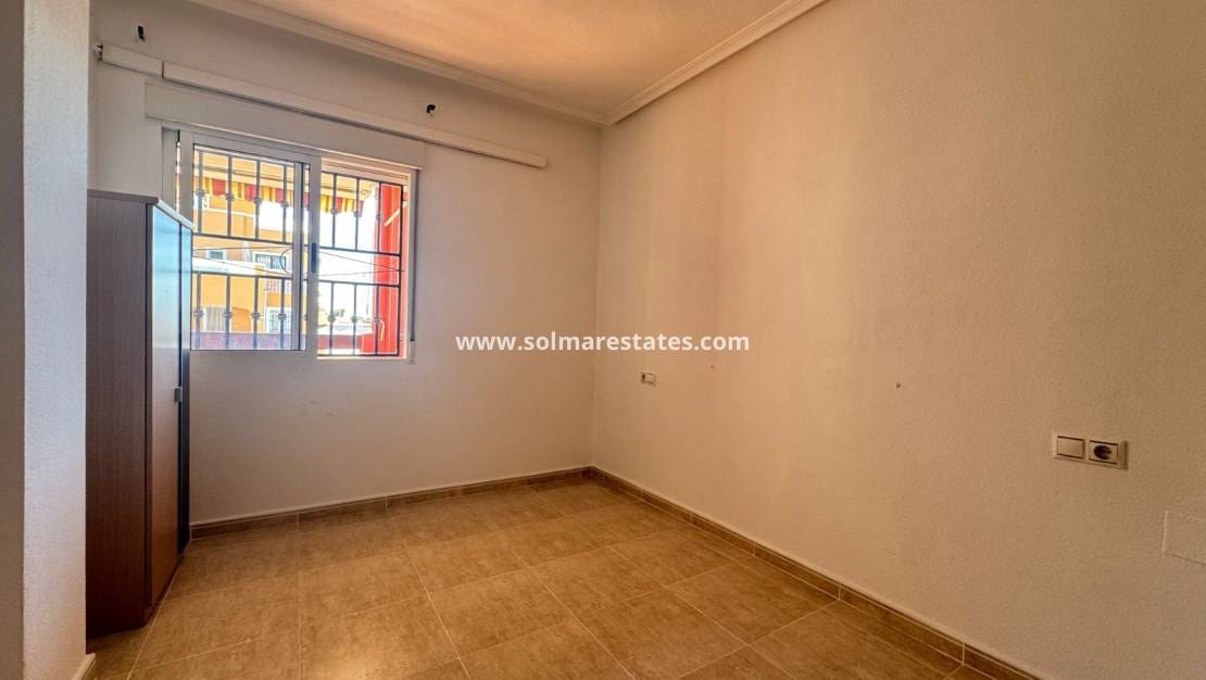 2 soveværelse Lejlighed til salg i Los Altos med swimmingpool - € 139.000 (Ref: 9219159)