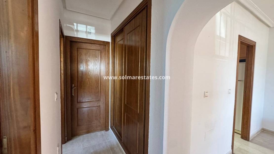 2 soveværelse Lejlighed til salg i Los Altos med swimmingpool - € 139.000 (Ref: 9219159)