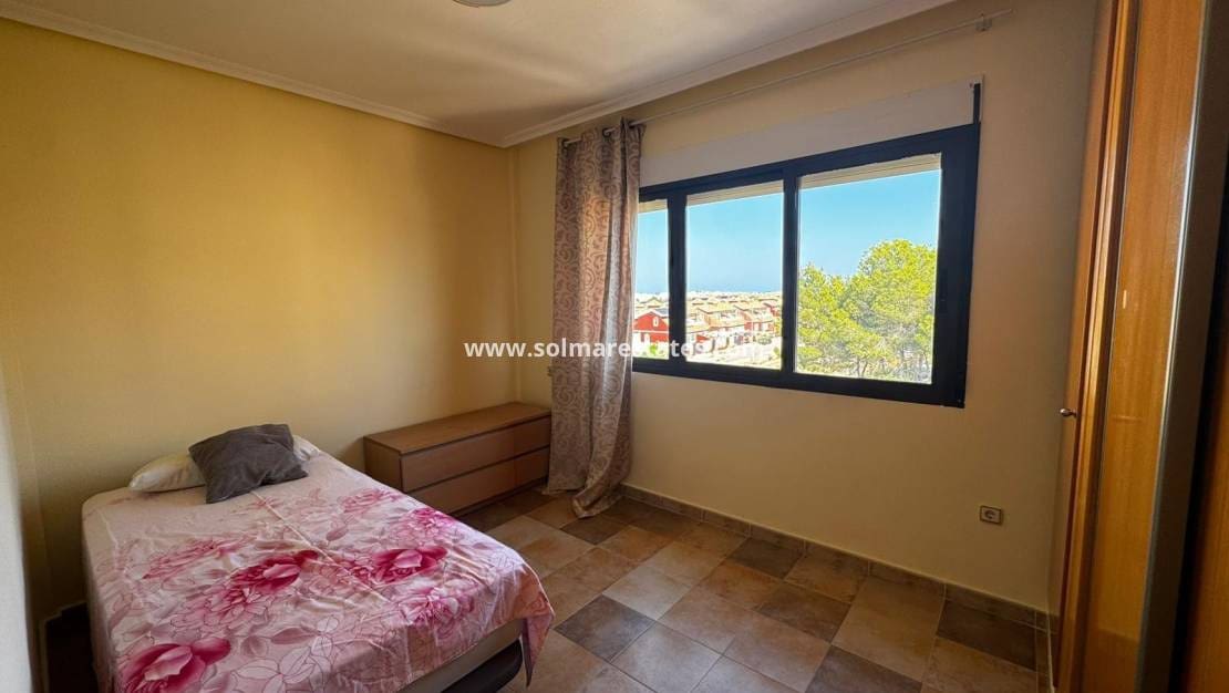 4 Zimmer Villa zu verkaufen in Villamartin mit Pool - 349.900 € (Ref: 9219160)