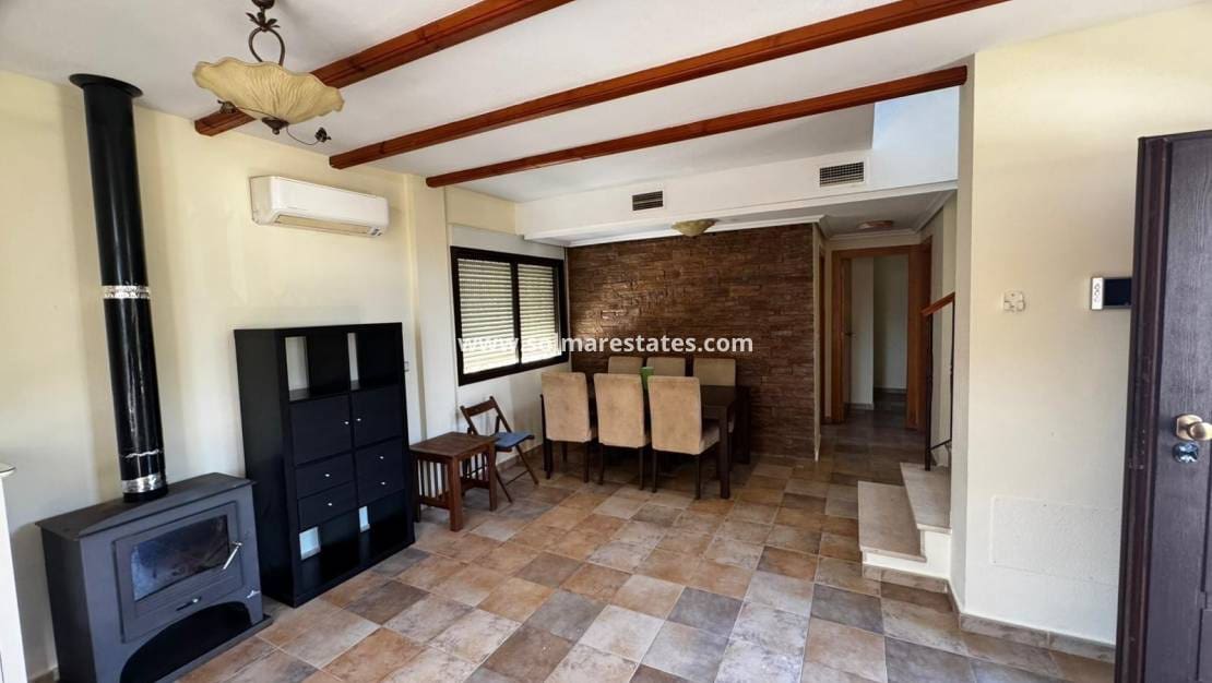 4 Zimmer Villa zu verkaufen in Villamartin mit Pool - 349.900 € (Ref: 9219160)