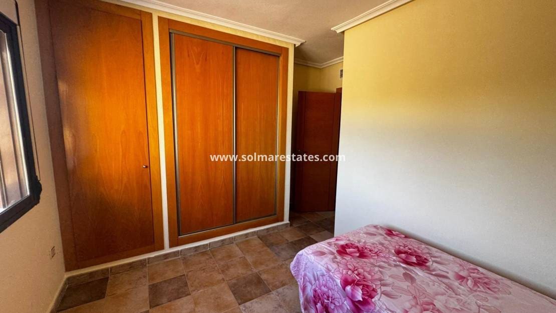 4 Zimmer Villa zu verkaufen in Villamartin mit Pool - 349.900 € (Ref: 9219160)