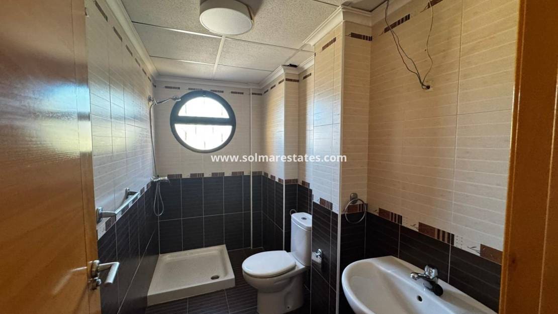 4 Zimmer Villa zu verkaufen in Villamartin mit Pool - 349.900 € (Ref: 9219160)