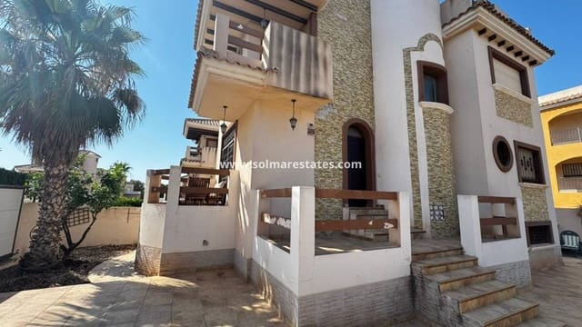 4 Zimmer Villa zu verkaufen in Villamartin, Orihuela mit Pool - 349.900 € (Ref: 9219160)