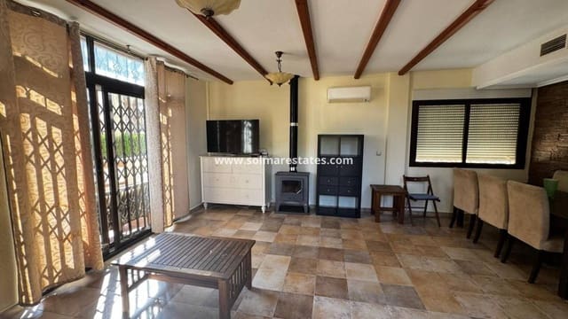 4 Zimmer Villa zu verkaufen in Villamartin, Orihuela mit Pool - 349.900 € (Ref: 9219160)