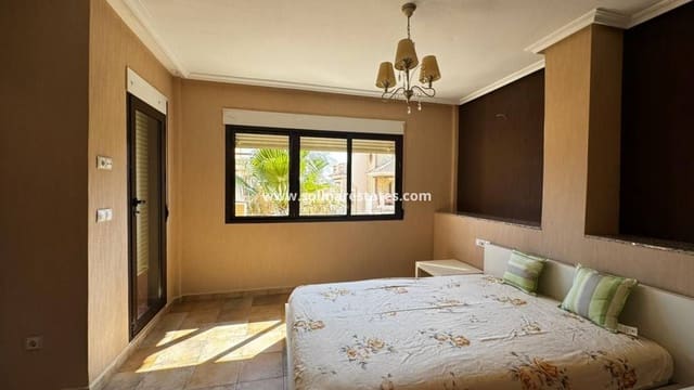 4 Zimmer Villa zu verkaufen in Villamartin, Orihuela mit Pool - 349.900 € (Ref: 9219160)