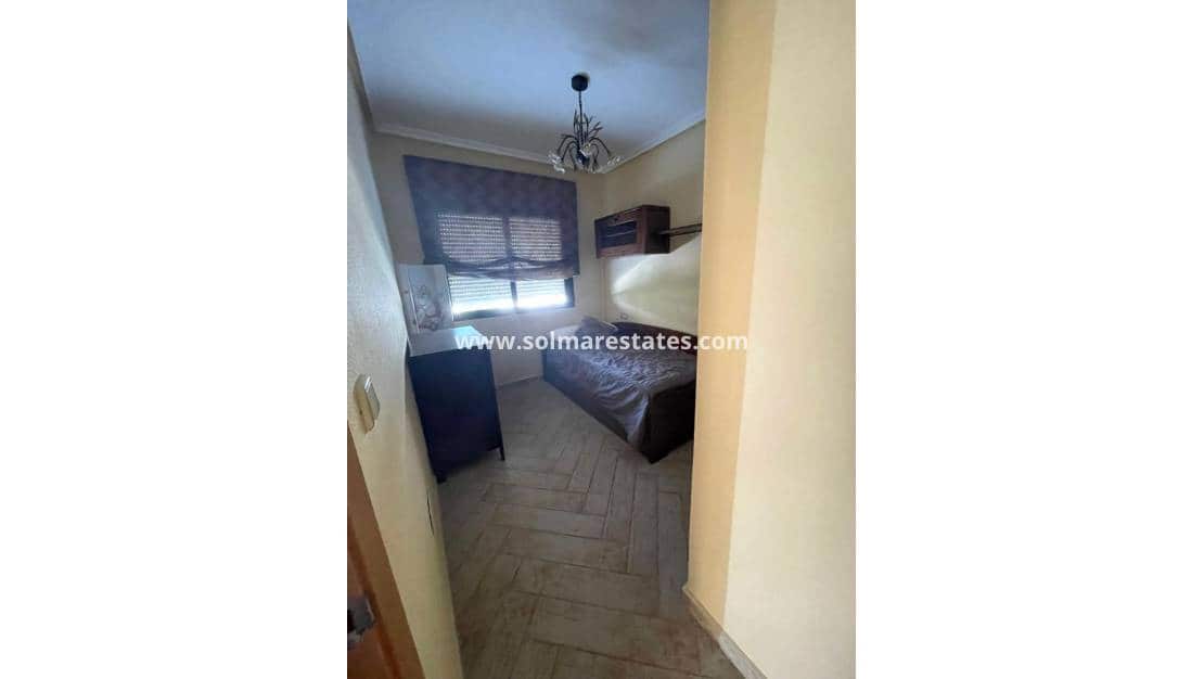 4 chambre Villa/Maison à vendre à Villamartin avec piscine - 330 000 € (Ref: 9221373)