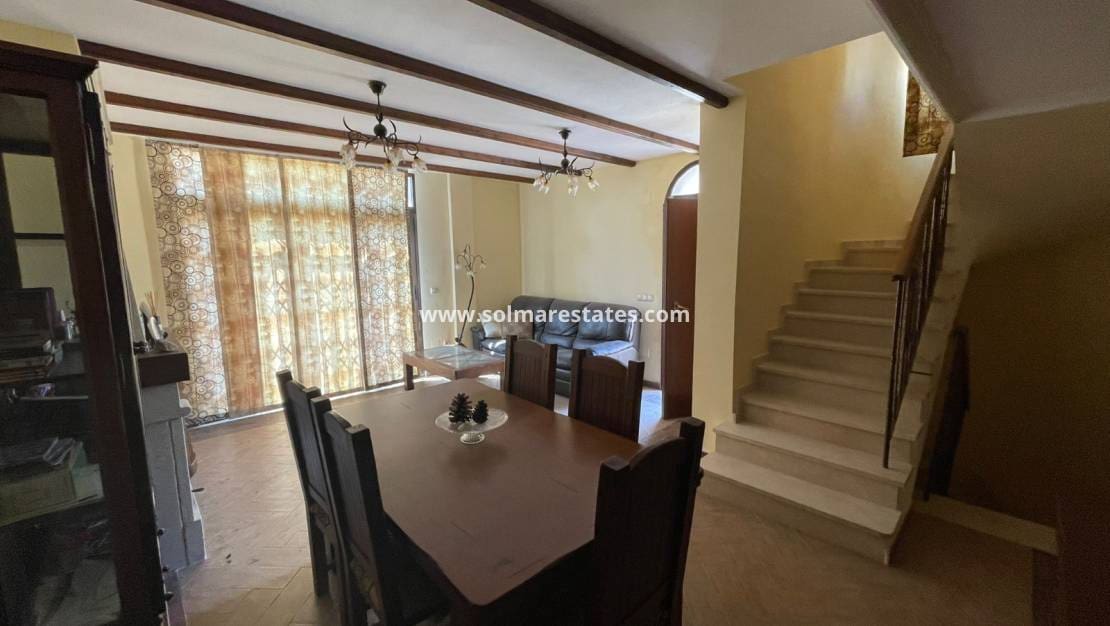 4 chambre Villa/Maison à vendre à Villamartin avec piscine - 330 000 € (Ref: 9221373)