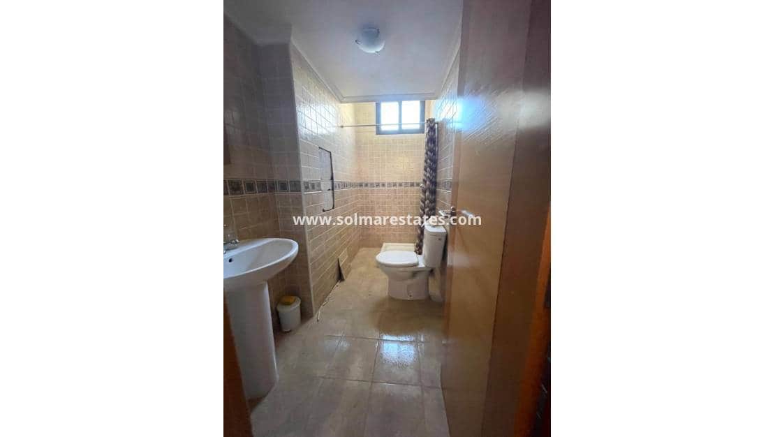 4 chambre Villa/Maison à vendre à Villamartin avec piscine - 330 000 € (Ref: 9221373)