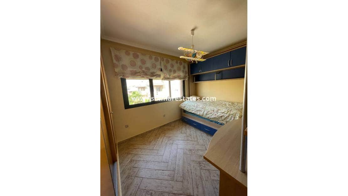 4 chambre Villa/Maison à vendre à Villamartin avec piscine - 330 000 € (Ref: 9221373)