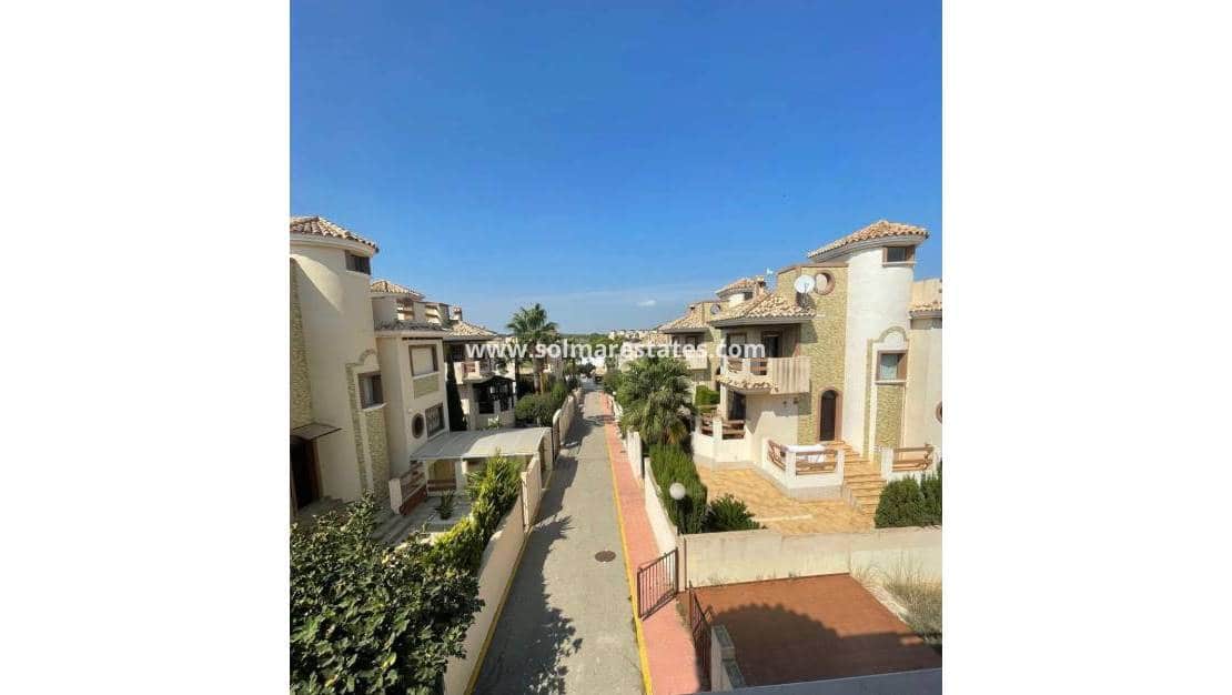 4 chambre Villa/Maison à vendre à Villamartin avec piscine - 330 000 € (Ref: 9221373)