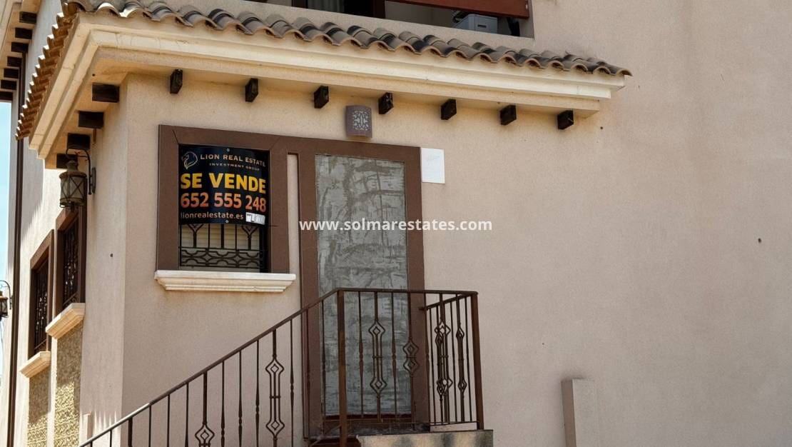 4 chambre Villa/Maison à vendre à Villamartin avec piscine - 330 000 € (Ref: 9221373)