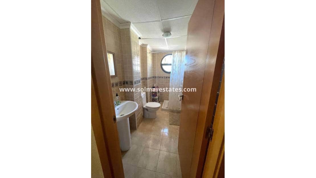 4 chambre Villa/Maison à vendre à Villamartin avec piscine - 330 000 € (Ref: 9221373)