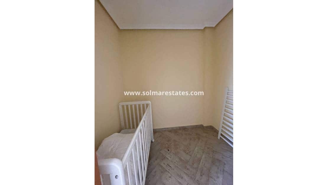 4 chambre Villa/Maison à vendre à Villamartin avec piscine - 330 000 € (Ref: 9221373)