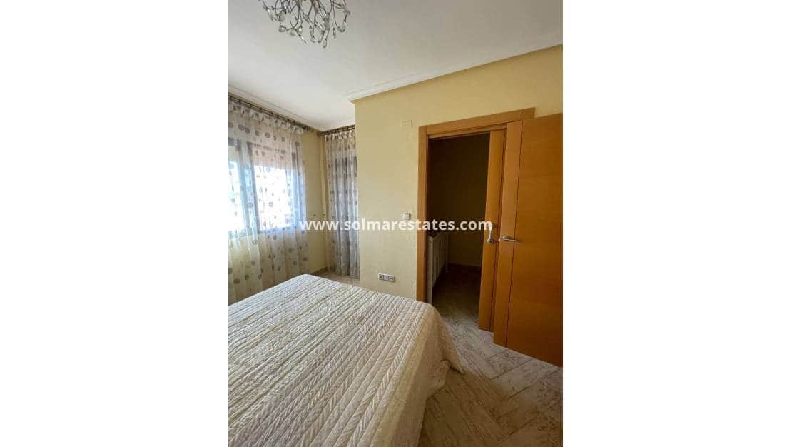 4 chambre Villa/Maison à vendre à Villamartin avec piscine - 330 000 € (Ref: 9221373)