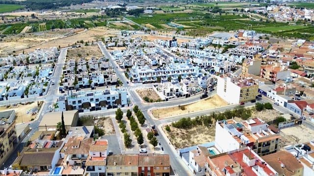 Apartamento de 2 habitaciones en Benijófar en venta - 125.000 € (Ref: 9221377)