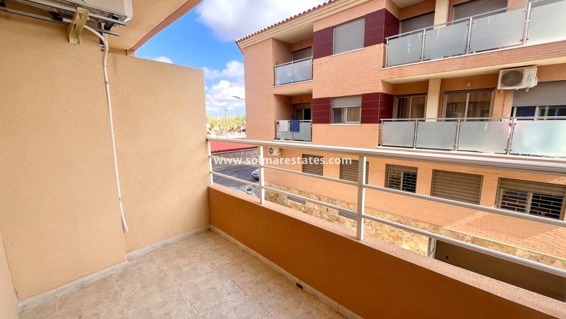 2 Zimmer Apartment zu verkaufen in San Miguel de Salinas mit Pool - 165.000 € (Ref: 9237741)