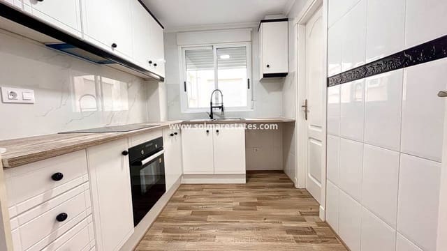 2 Zimmer Apartment zu verkaufen in San Miguel de Salinas mit Pool - 165.000 € (Ref: 9237741)