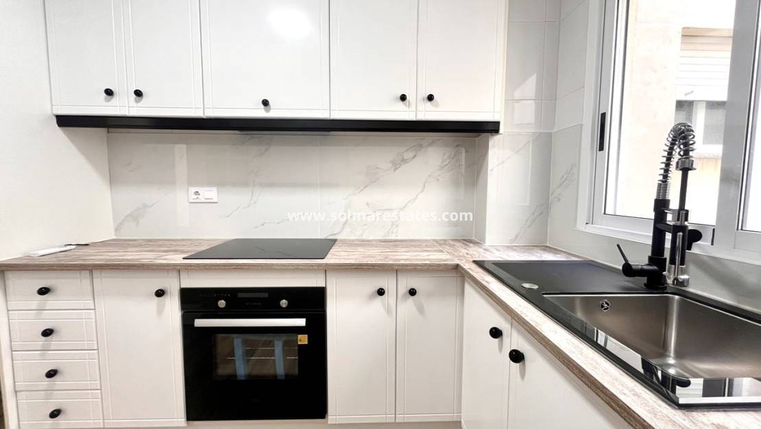 2 Zimmer Apartment zu verkaufen in San Miguel de Salinas mit Pool - 165.000 € (Ref: 9237741)