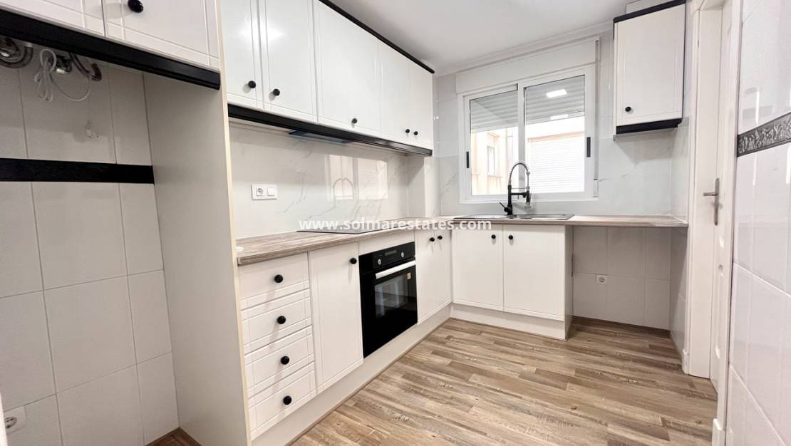 2 Zimmer Apartment zu verkaufen in San Miguel de Salinas mit Pool - 165.000 € (Ref: 9237741)